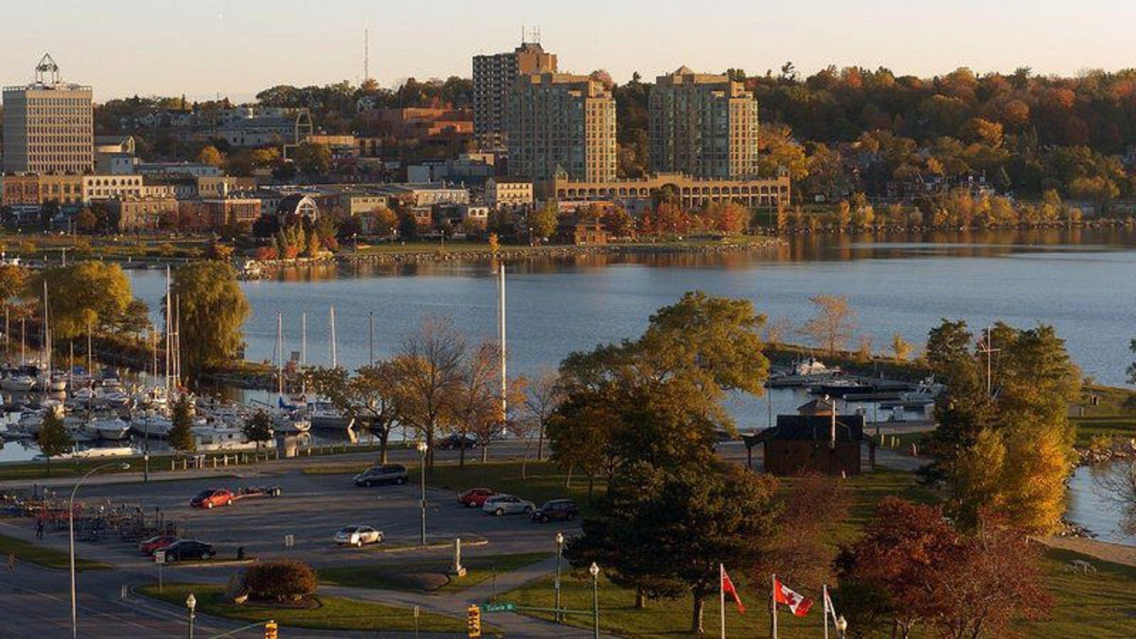 Holiday Inn Express Hotel & Suites Barrie By Ihg Exterior foto